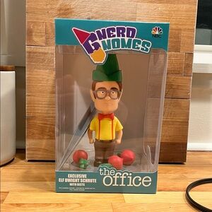 Elf Dwight Schrute Figurine - Multicolor